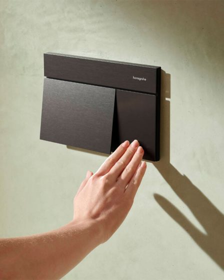 Hansgrohe iFrame Element E tipka za vodokotlić, brushed black chrome – slika 1